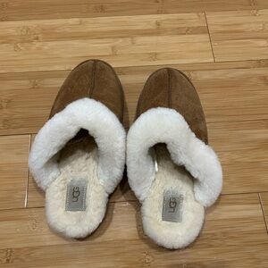 UGG Women’s Disquette Slipper 9